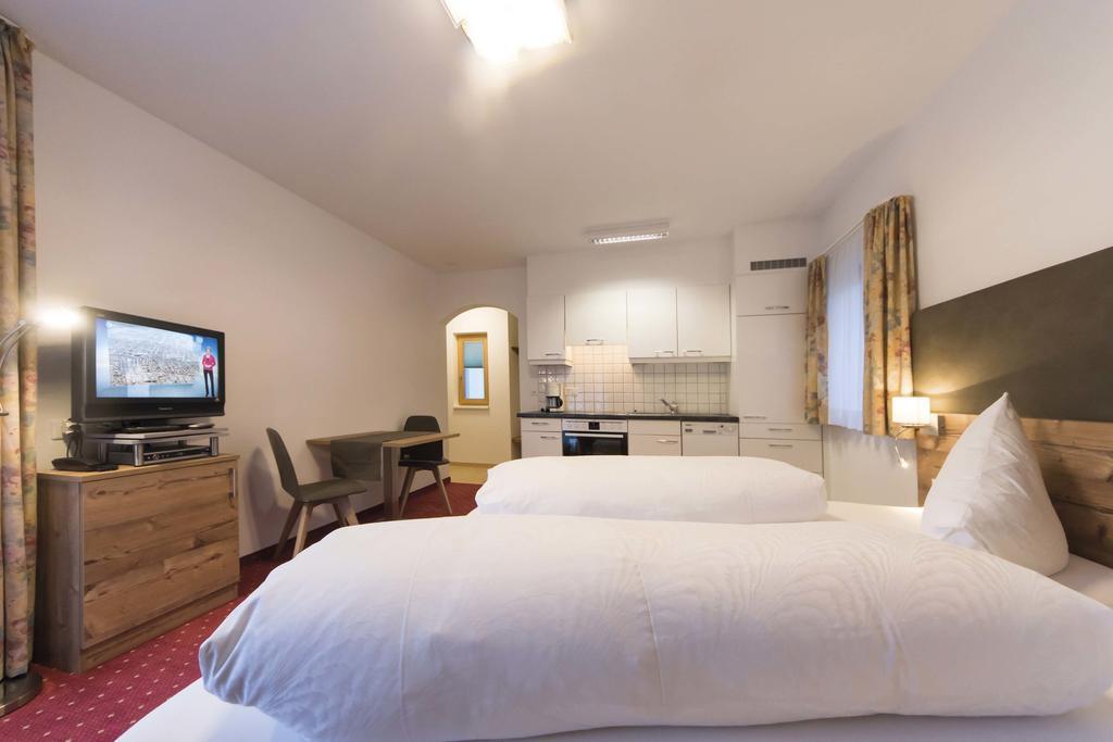 Appartements Garni Alpin Live Samnaun Exterior photo