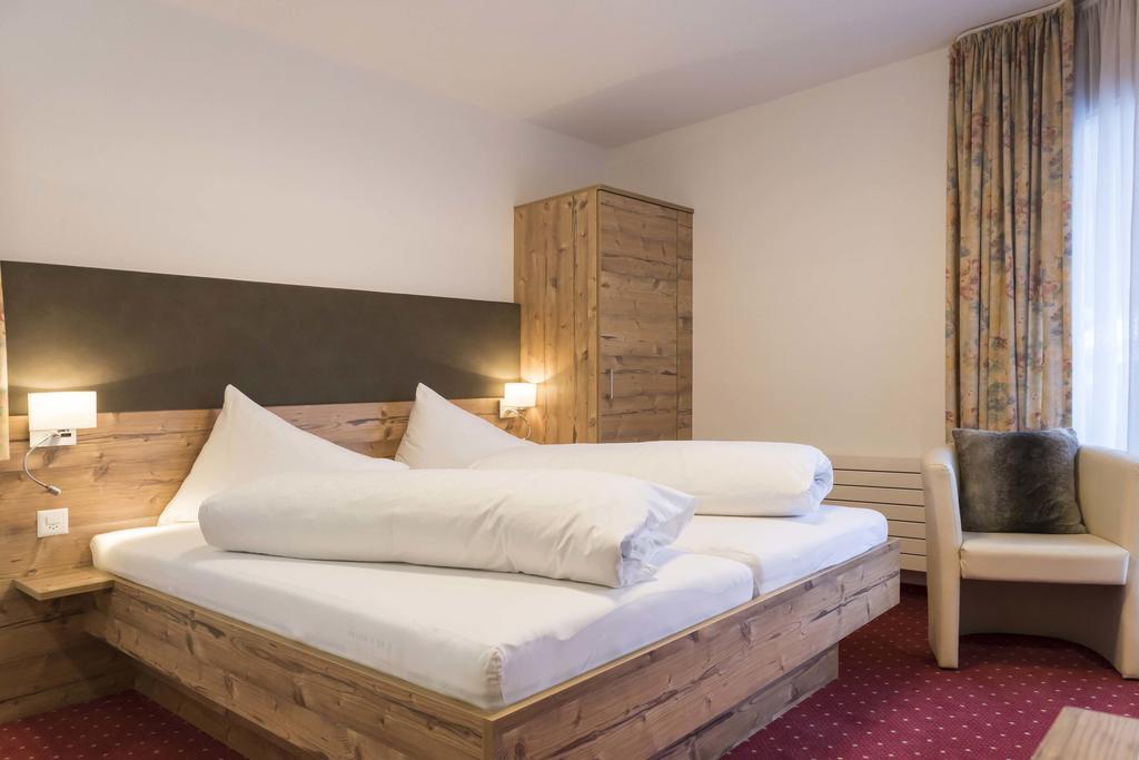 Appartements Garni Alpin Live Samnaun Exterior photo