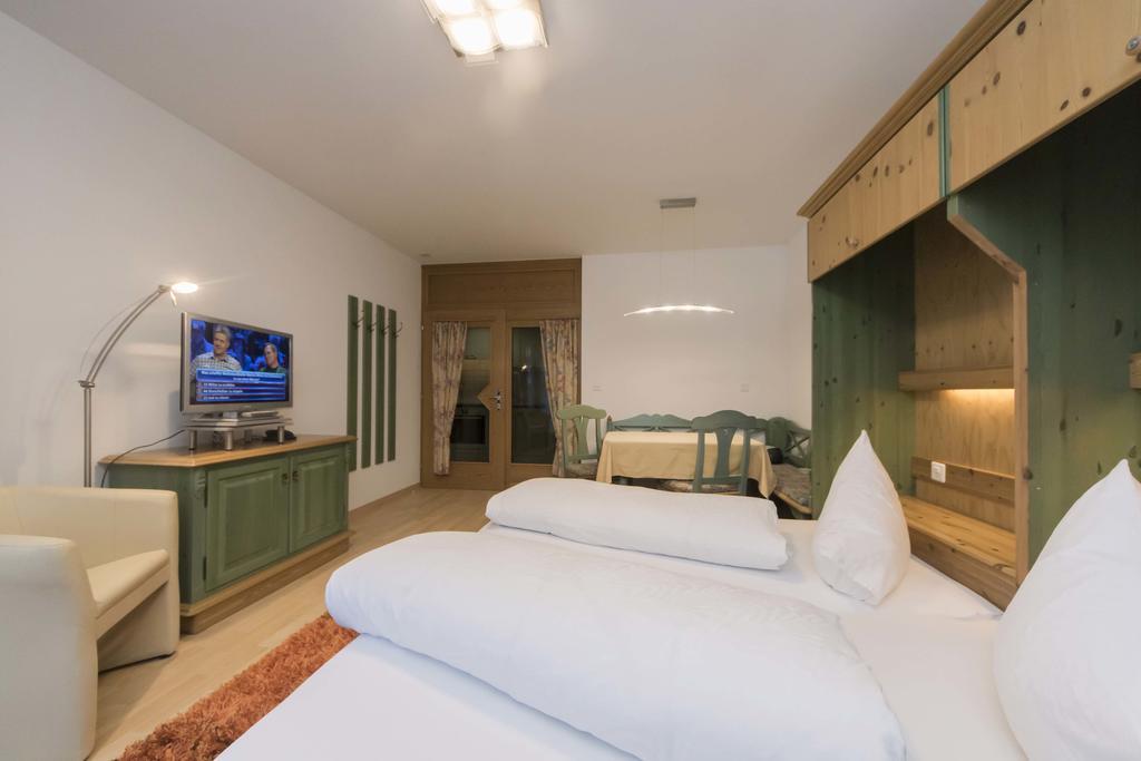Appartements Garni Alpin Live Samnaun Exterior photo