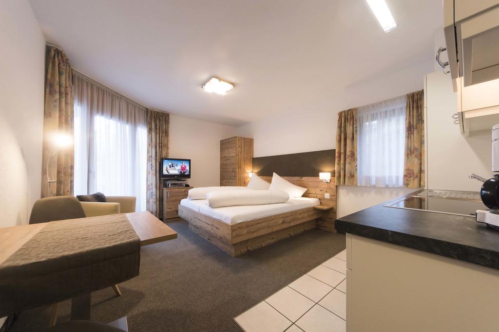 Appartements Garni Alpin Live Samnaun Exterior photo