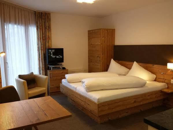 Appartements Garni Alpin Live Samnaun Exterior photo