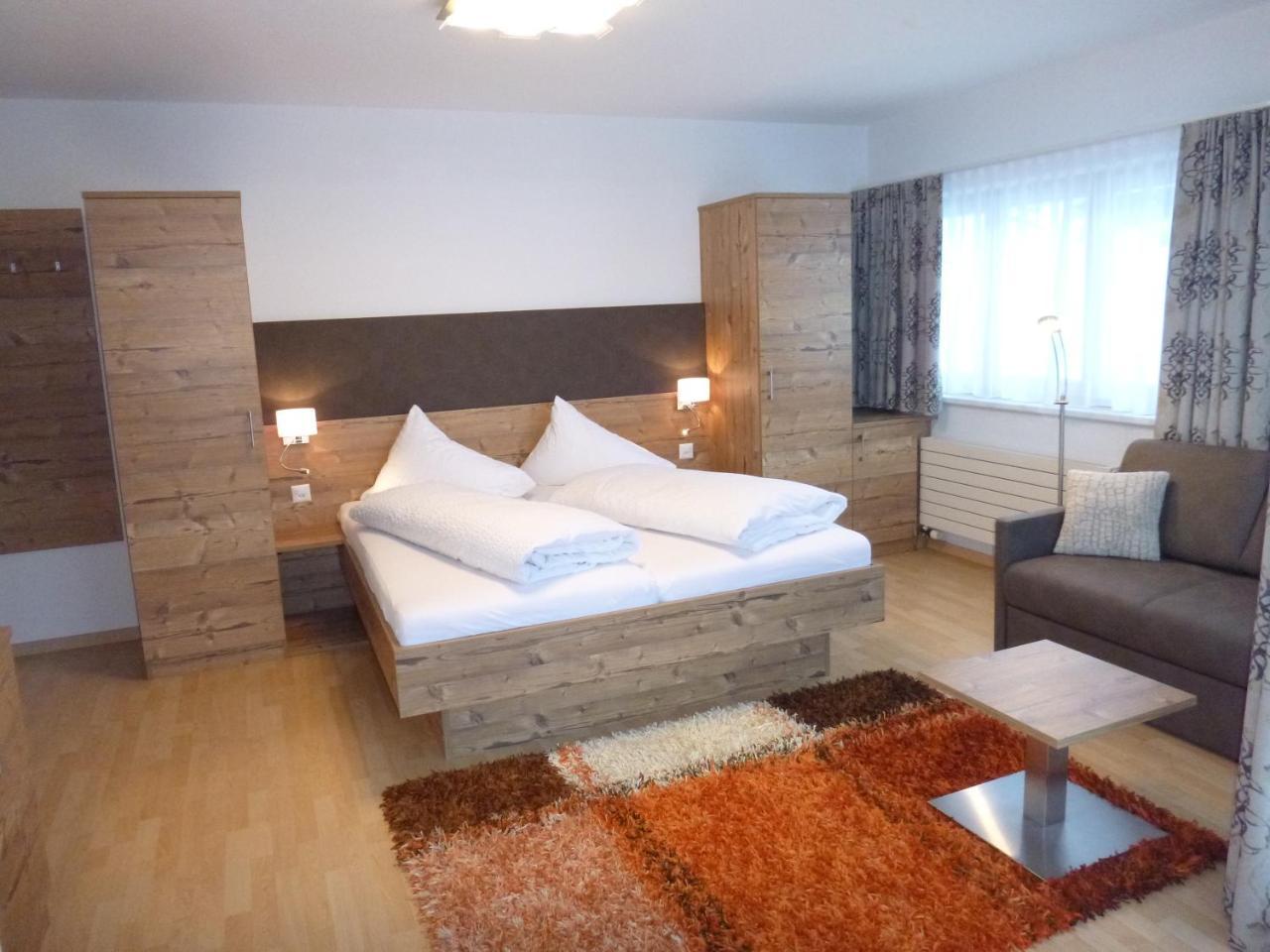 Appartements Garni Alpin Live Samnaun Exterior photo